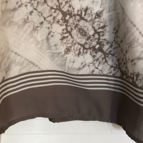 White/grey blouse. Never worn. - Picture 5 of 5